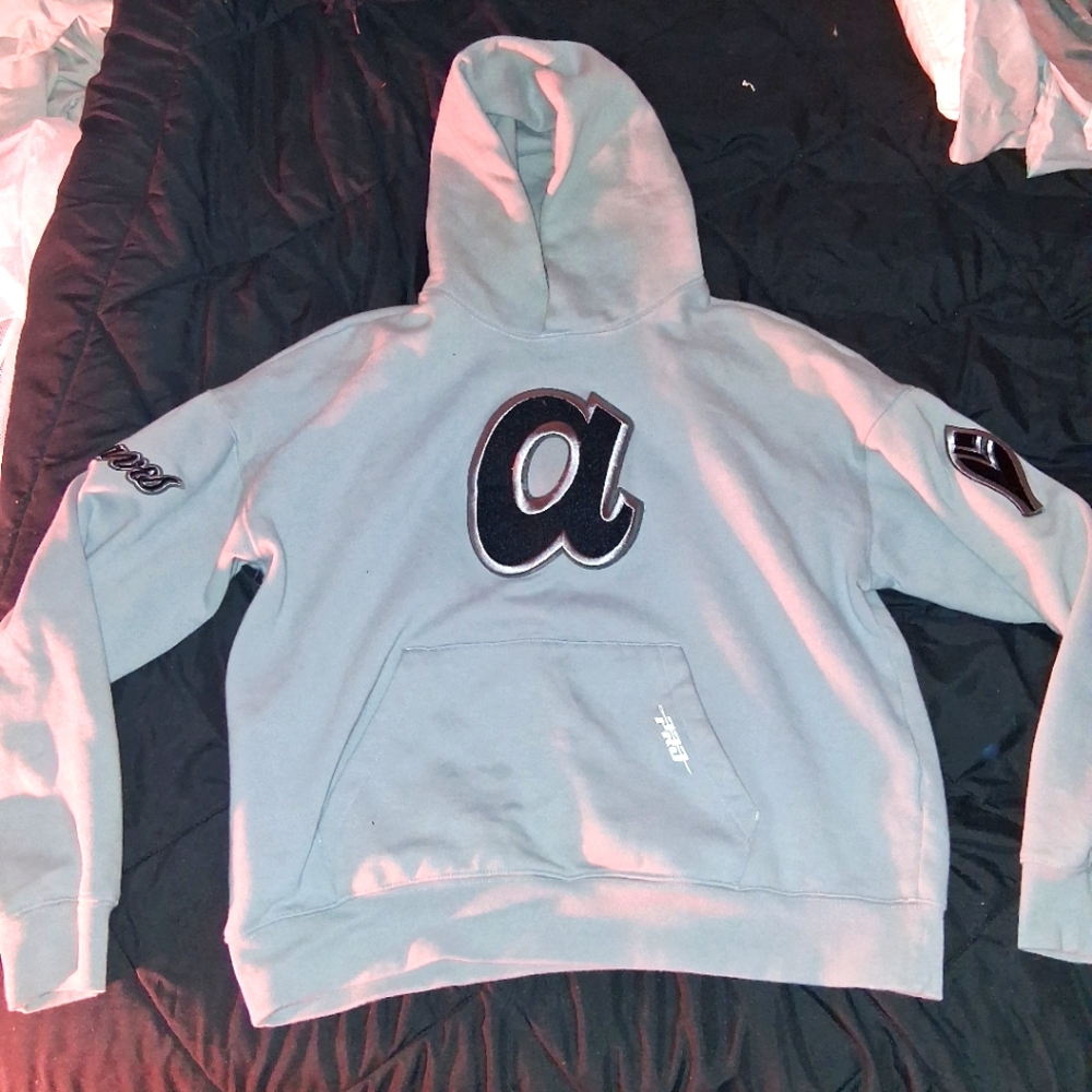 Mens medium gray pro standard old school "A" Braves hoodie in great condition